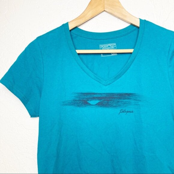 Patagonia organic cotton Vneck tee size small - Picture 2 of 6